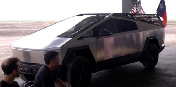 Багажник на крышу предсказуемо меняет очертания кузова Tesla Cybertruck