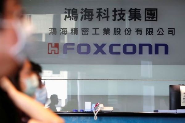 Чистая прибыль Foxconn рухнула на 56%