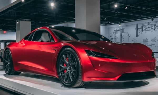 Спорткар Tesla Roadster встанет на конвейер не ранее 2024 года