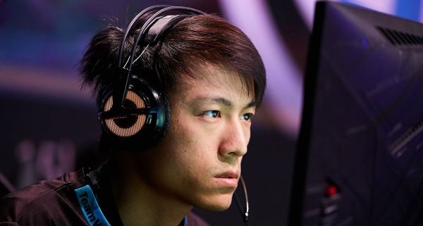 Perfect World назвала топ-10 самых красивых игроков в Dota 2 из Китая
