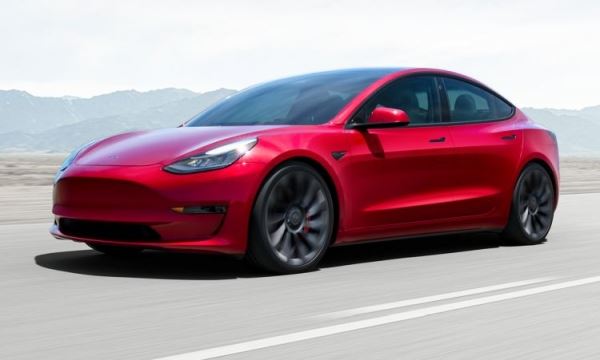 Подняв цены на Model 3 в начале месяца, Tesla теперь предлагает скидки на машины из наличия